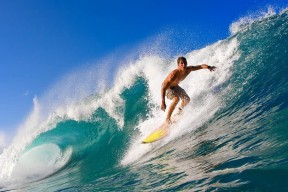 多米体育-90分钟攻守转换，胜负难料！萨拉赫与穆雷的巅峰对决